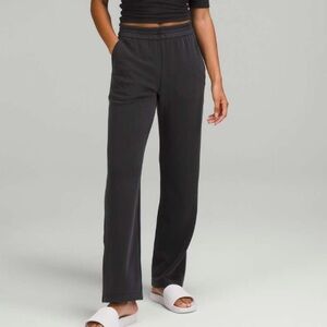 Lululemon Softstreme High-Rise Pant
Black